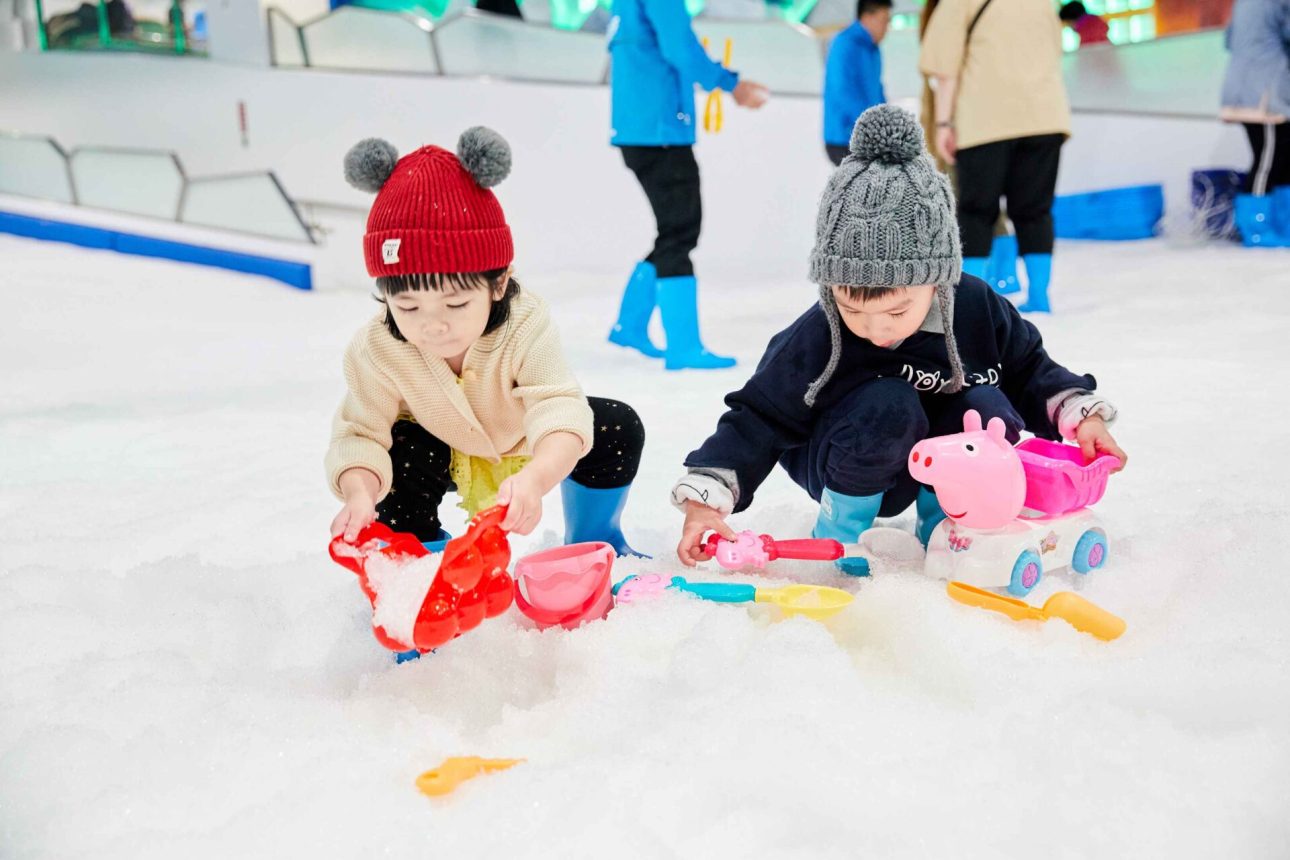 SNOWTOWN雪樂地 玩雪