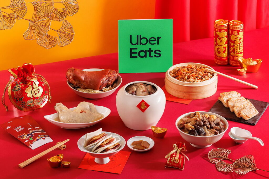 Uber Eats 攜手大潤發、全聯、家樂福、優市等商家合作夥伴,提供眾多冷凍冷藏經典年菜商品,消費者輕鬆加熱即能享有一桌豐盛又應景年菜。(Uber Eats 提供)