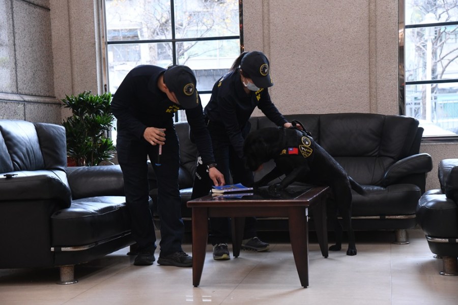 電子產品偵測犬WAFER亮相 美國非營利組織地下鐵路行動捐贈 200 cnews204240126a10