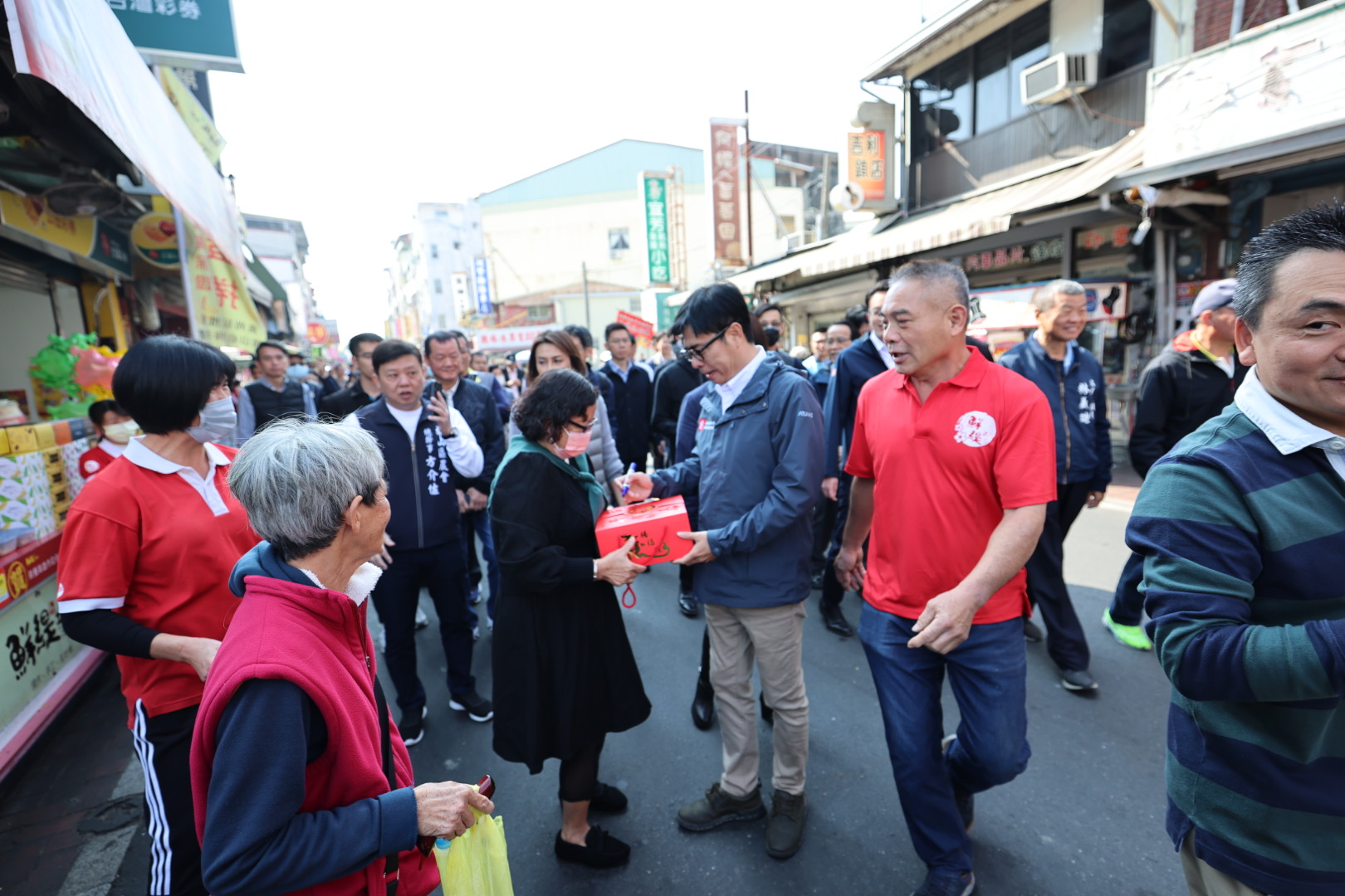 視察全國最高人氣旗山老街 陳其邁：再投入1.3億改善商圈硬體環境、增闢停車