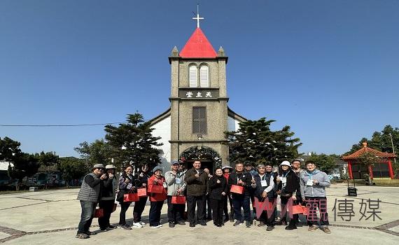 跟著畫家去雲林教堂寫生 台西藝術協會公益繪畫