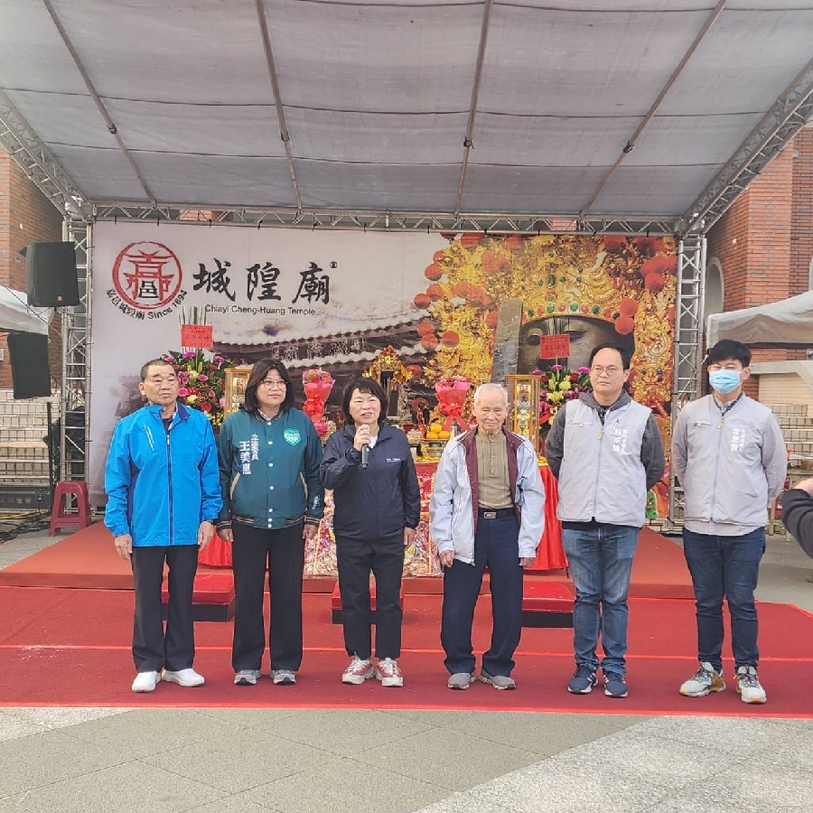 寒冬送暖嘉義城隍開運祈福公益路跑 城隍爺和范謝將軍開路市長黃敏惠鳴槍起跑