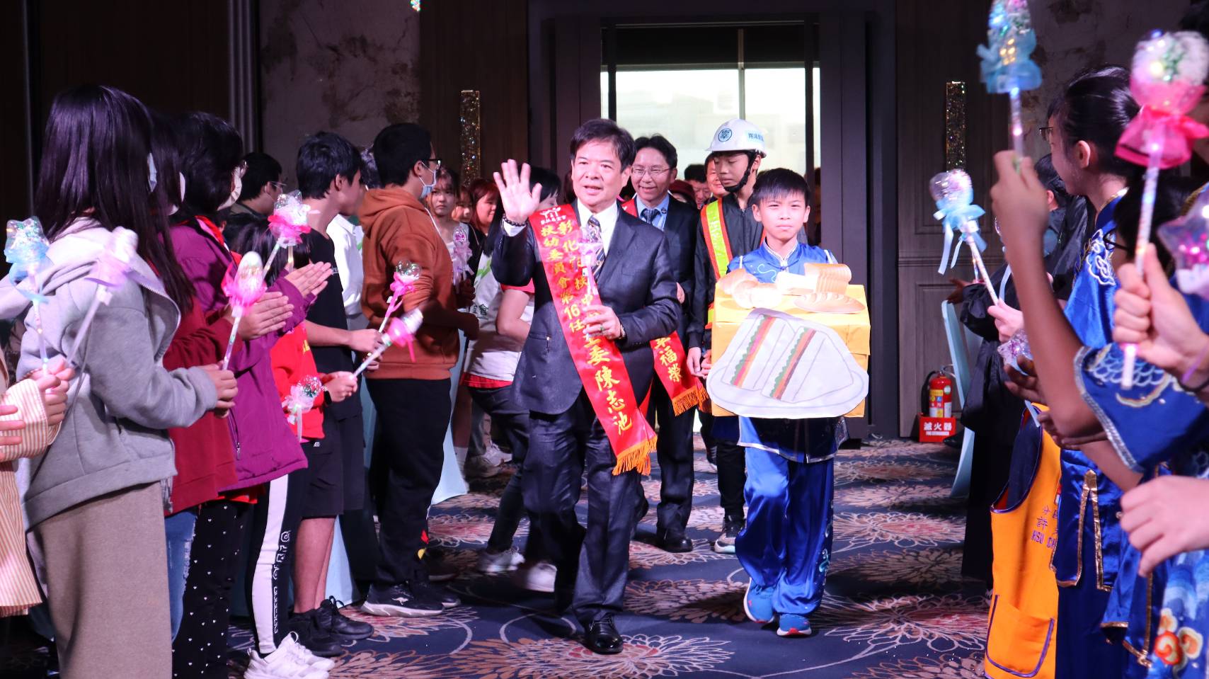 ▲彰化家扶辦理第八屆後援團體主委、會長聯合交接與續任授聘典禮，見證了卸任主委、會長的辛勤付出，也迎接了新一輪的領導者。（記者張溎壕攝）