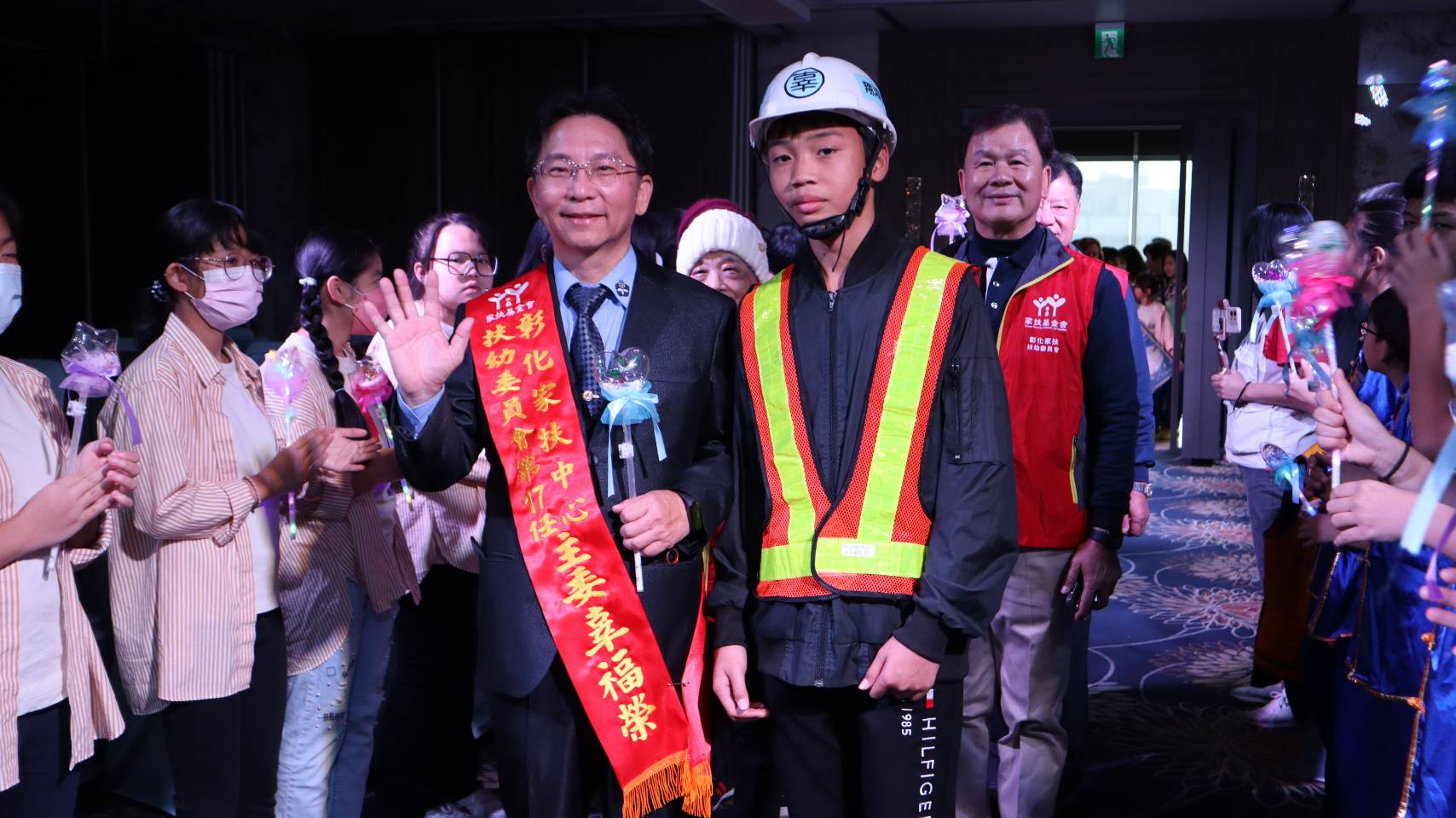 ▲彰化家扶辦理第八屆後援團體主委、會長聯合交接與續任授聘典禮，見證了卸任主委、會長的辛勤付出，也迎接了新一輪的領導者。（記者張溎壕攝）