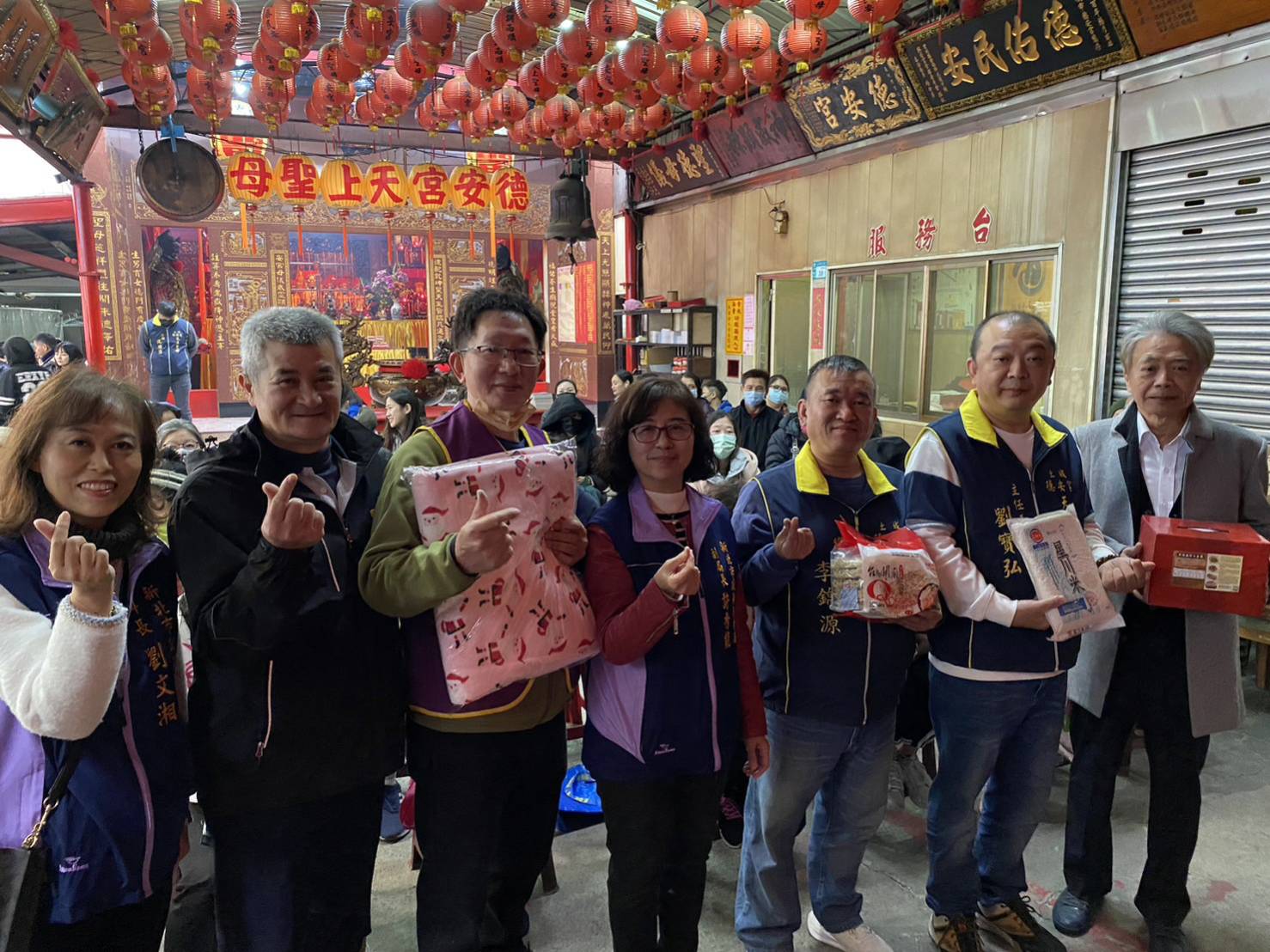 「鳯凰傳愛龍來德安」　贈土城弱勢家戶年菜、毛毯過好年