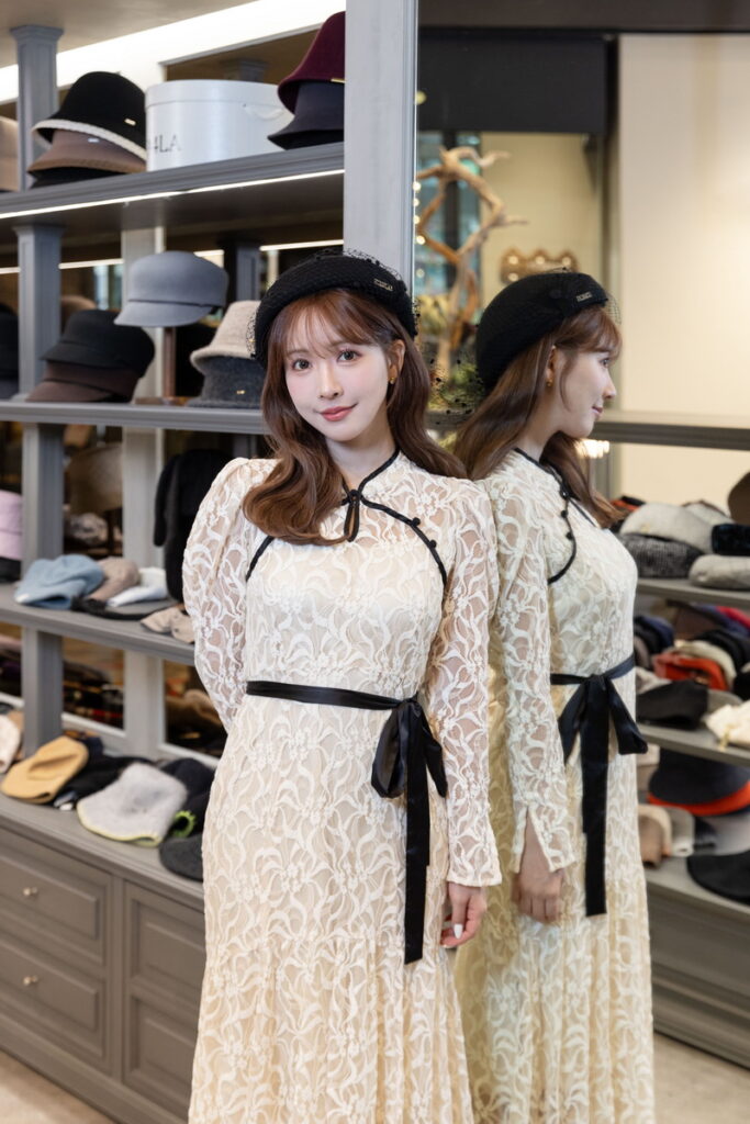 服飾品牌「MISTREASS」的日本藝人・三上悠亞來台,於1月27日(六)在CA4LA門市舉辦了粉絲拍照見面會。
