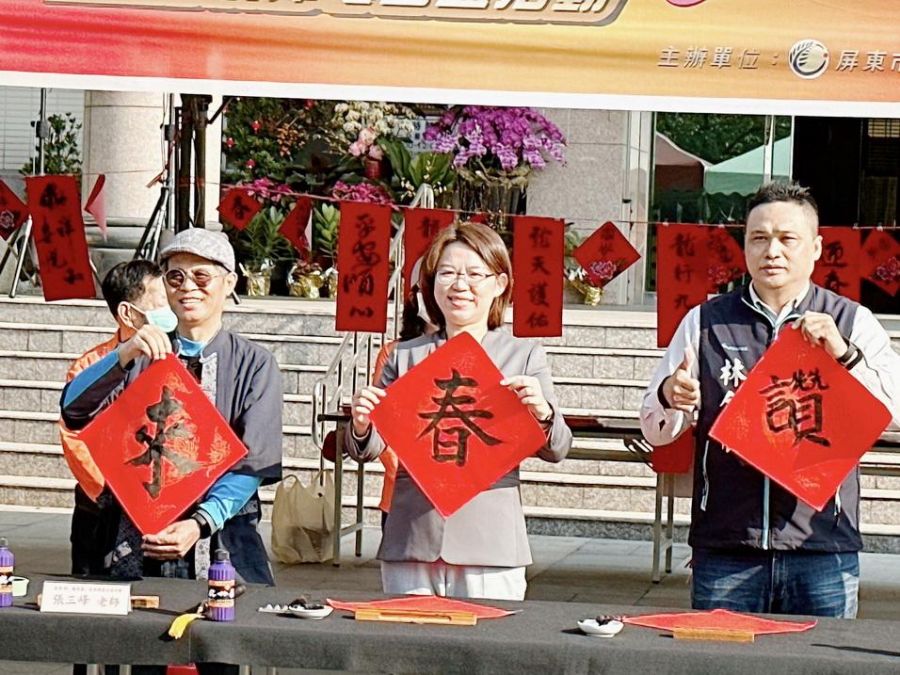 「佳屏90龍來春」 周佳琪攜手書法名家揮毫送祝福