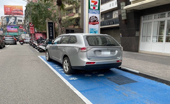 擴大裝卸貨停車格使用效益     竹市2/1起開放客貨兩用車停放