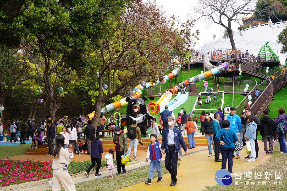 員林百果山風華再現,三座全新溜滑梯歡樂啟用。圖/參山處提供