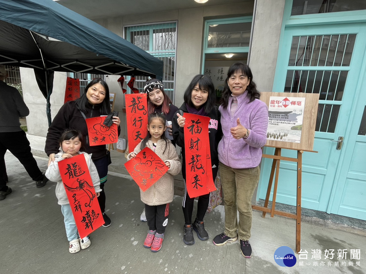 獨樹一格的創意書藝字體，為老建築增添新年新氣象(林業保育署新竹分署拍攝)