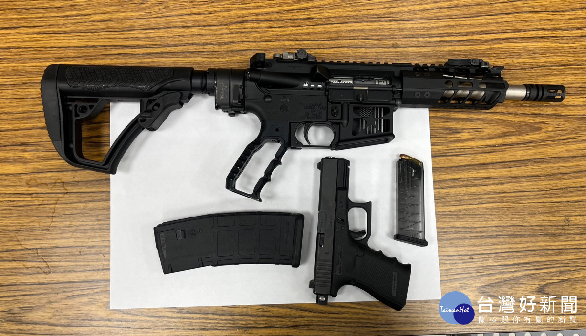 警方起獲作案長、短槍各1把、子彈各1發/布袋警分局提供