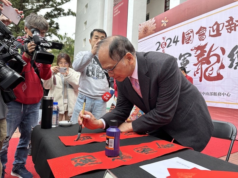 游錫堃27日表示如獲提名,他也會去拜會民眾黨團。中央社