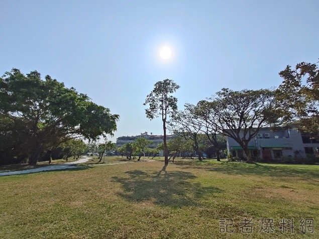 ▲高雄梓官牛路溝公園有鮮少人知道的凶狠圓軸蟹祕境。（圖／工務局提供）