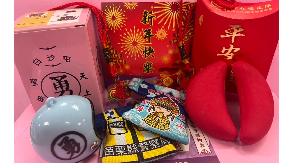 苗警節安發放小神衣新年版本 喜氣洋洋超應景獲民眾好評
