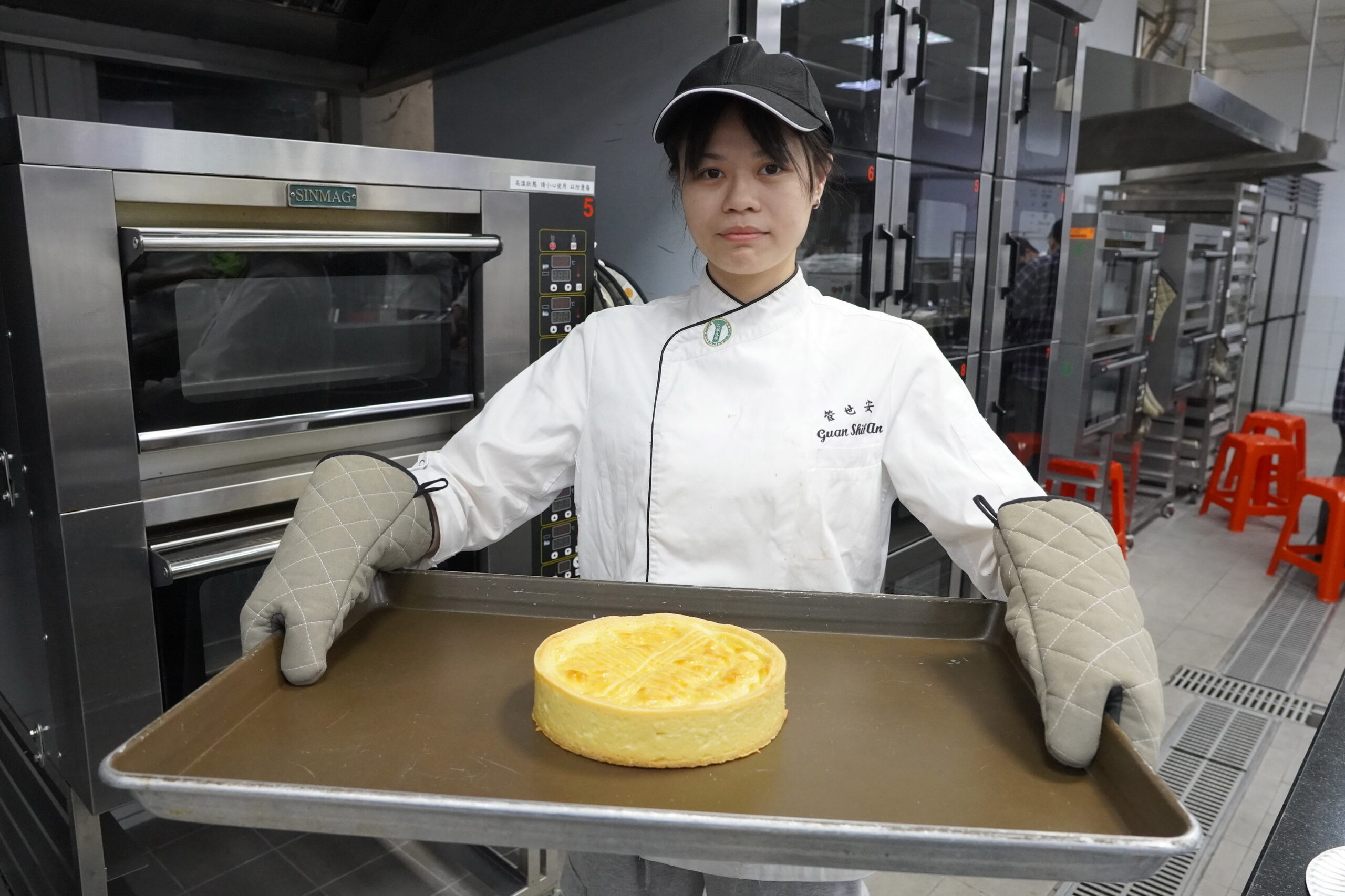 ▲大葉大學烘焙學程學生展示練習成果。（記者張溎壕攝）