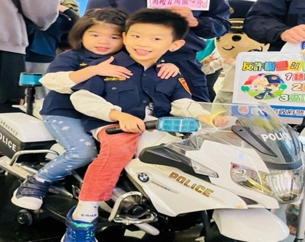 ️小朋友們也可體驗小小警察制服、Q版警察電動摩托車。