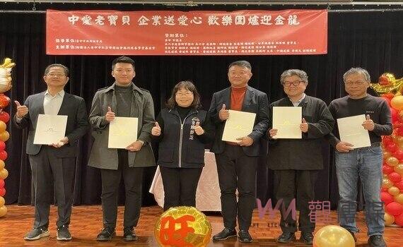 連續10年不間斷!中市議員李中助全市弱勢獨老年菜 今年加碼圍爐