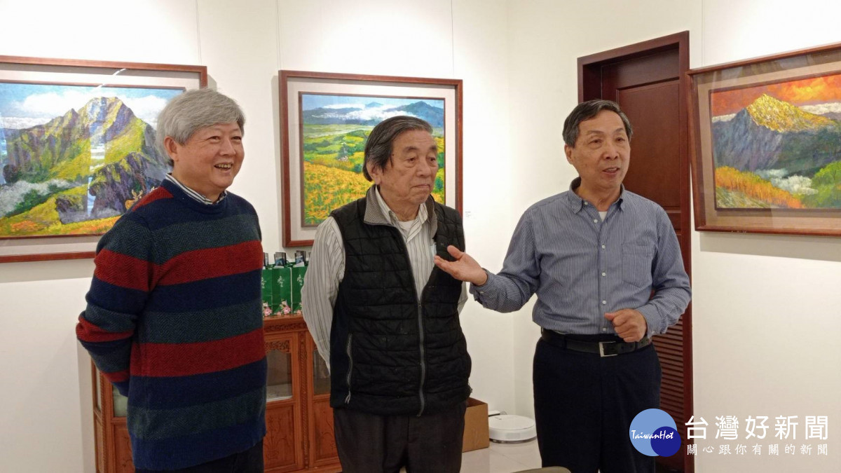 策展人楊偉廷(右)稱讚劉洋哲傳達新竹人獨有的動人故事與遠大夢想。<br /><br />