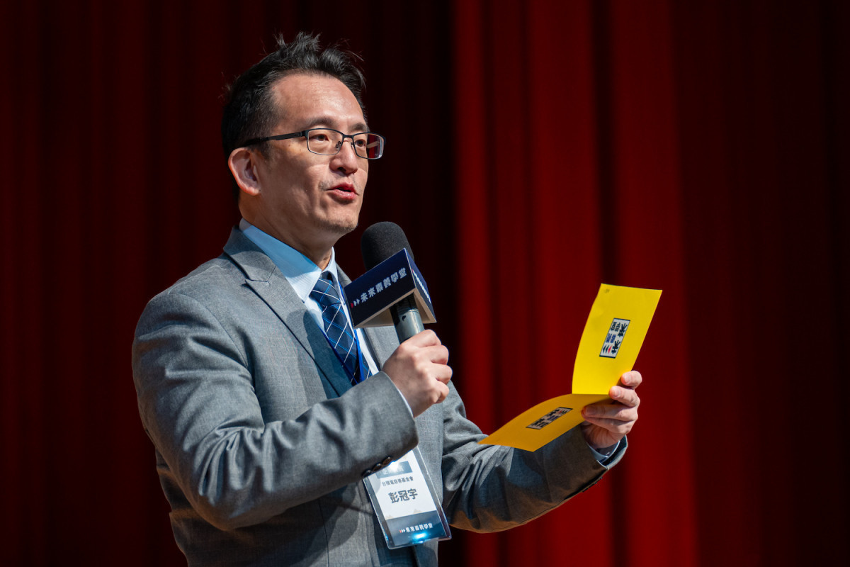 台積電慈善基金會執行長彭冠宇分享,在協助偏鄉過程中也能同時培力學生、挖掘人才。