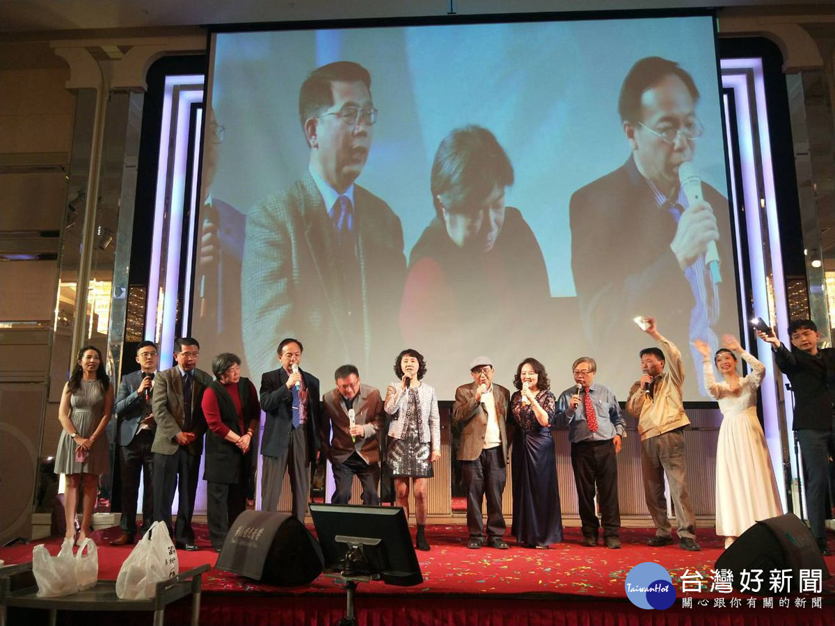 郭綜合2024年望年會員工們共歡樂