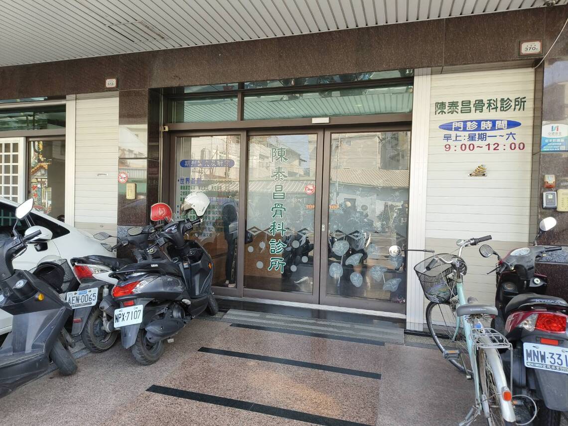 屏東縣博愛路底騎警車類似警服者,鬼鬼祟祟拍照,立馬揚長而去