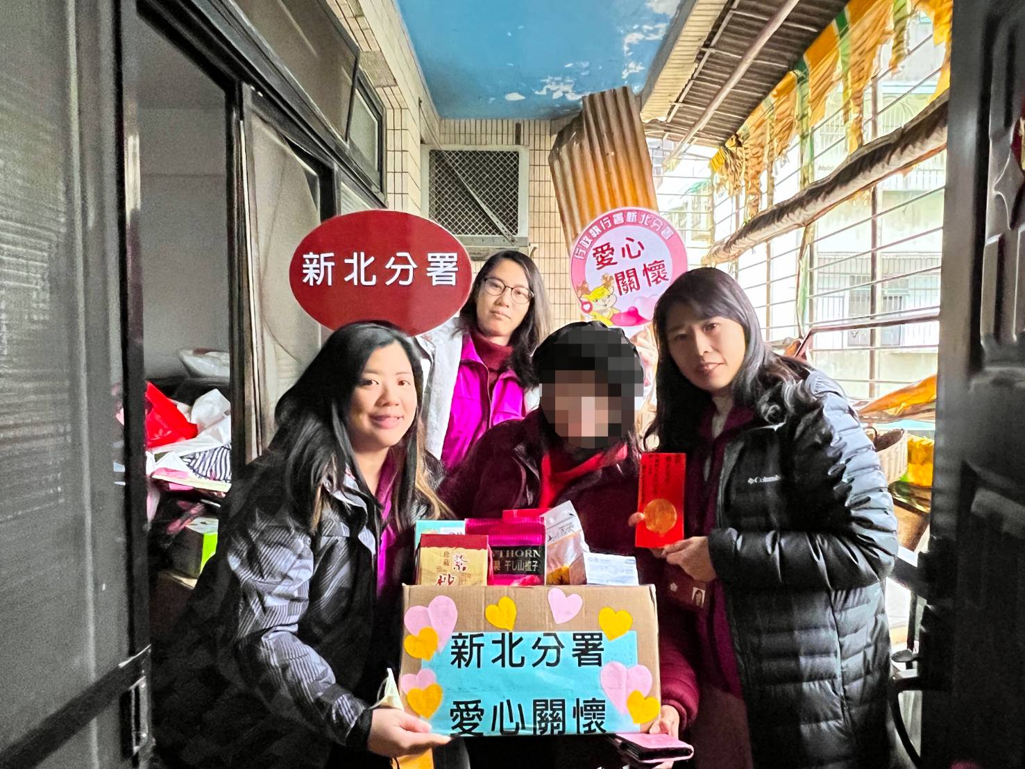 婦人花光積蓄為胞弟治病欠公費遭執行　執行署新北分署寒冬送暖