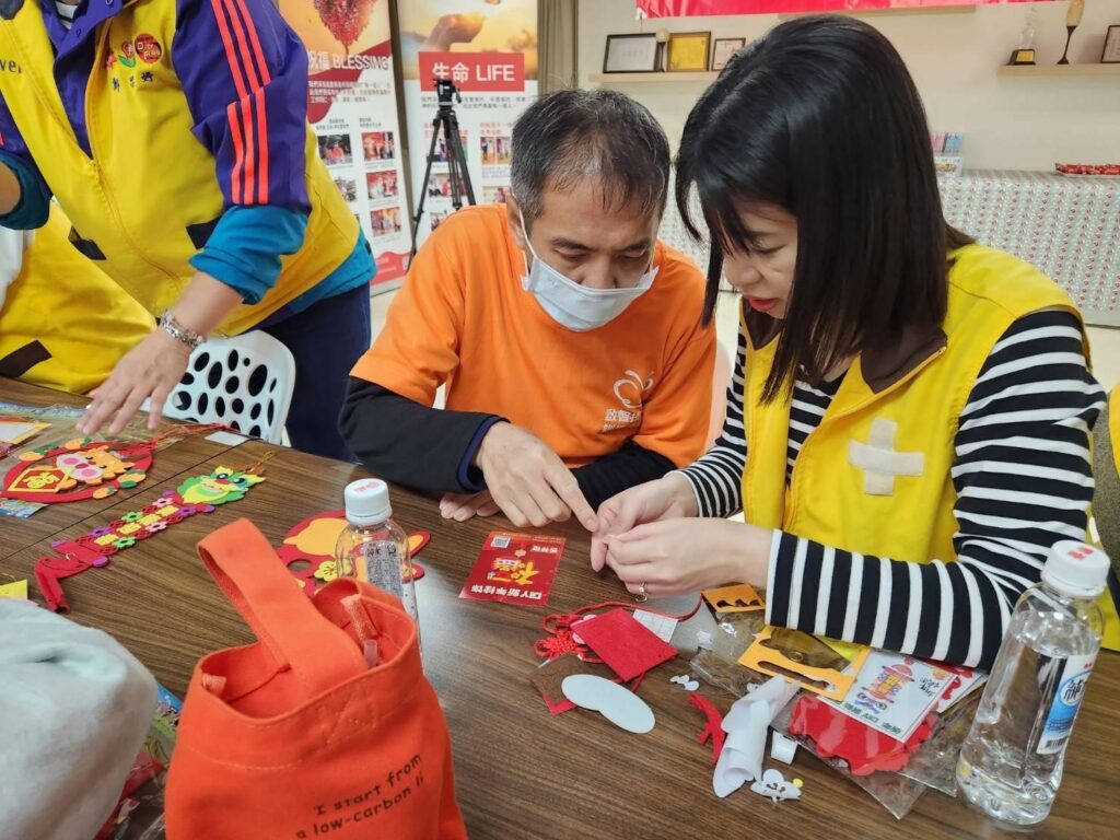 昇恆昌志工每年都會在過年前特別組織多個志工團隊,關懷育幼院、獨居老人、安老院等機構,用陪伴帶給弱勢團體溫暖、過個好年