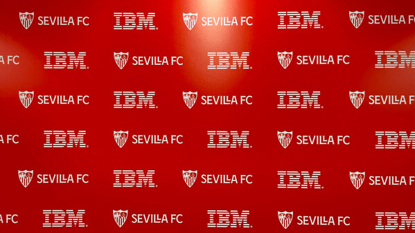 西班牙西維爾足球俱樂部使用 IBM watsonx 生成式 AI 的強大功能改變球探的工作方法