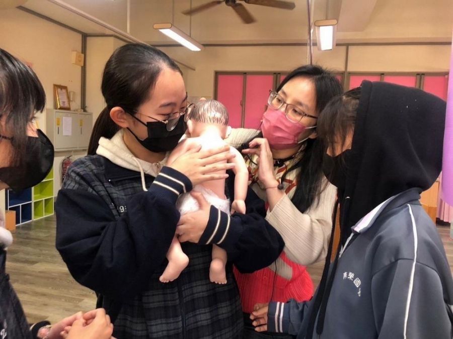 南榮國中學生至慈惠醫專參訪實作活動 形塑未來職業的輪廓