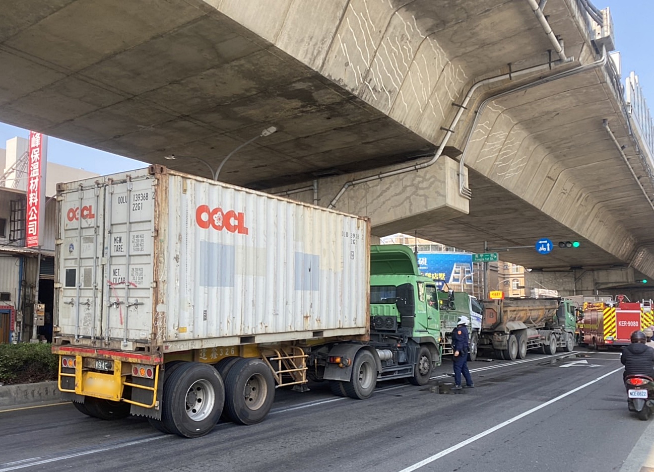 三部大車追撞 疑未注意前車釀禍