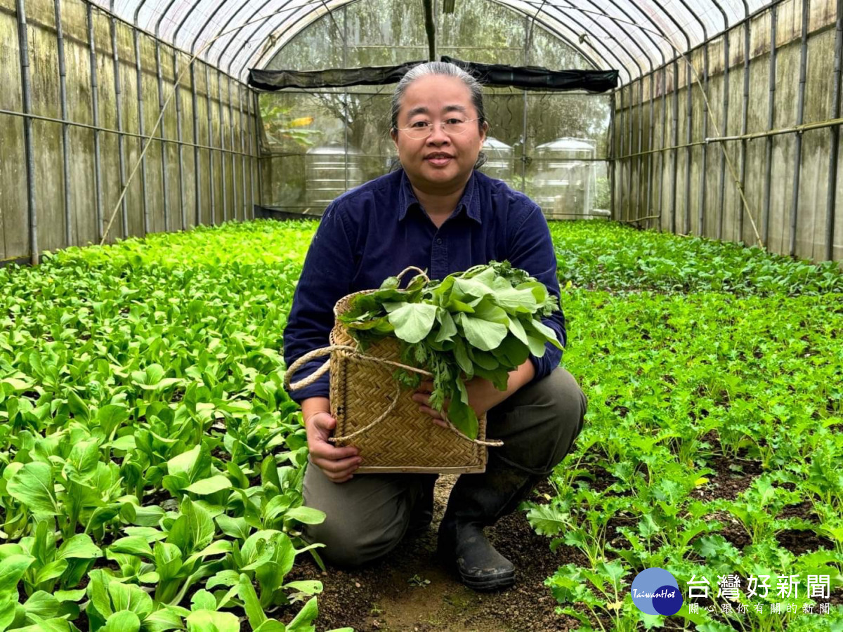 從事建築業的陳珊宇，靠著「產業人才投資方案」的課程進修，成功轉戰有機農業。