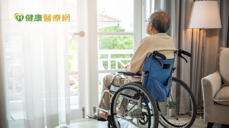 研究:老人患有消化系統疾病更易憂鬱! 專家教子女3招降風險