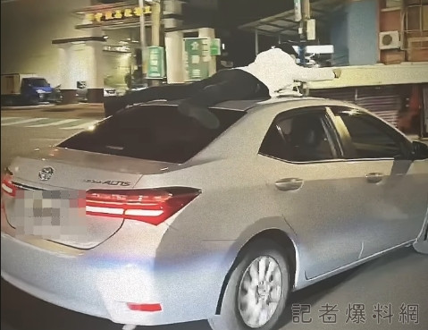 彰化,男子,趴車頂,超人
