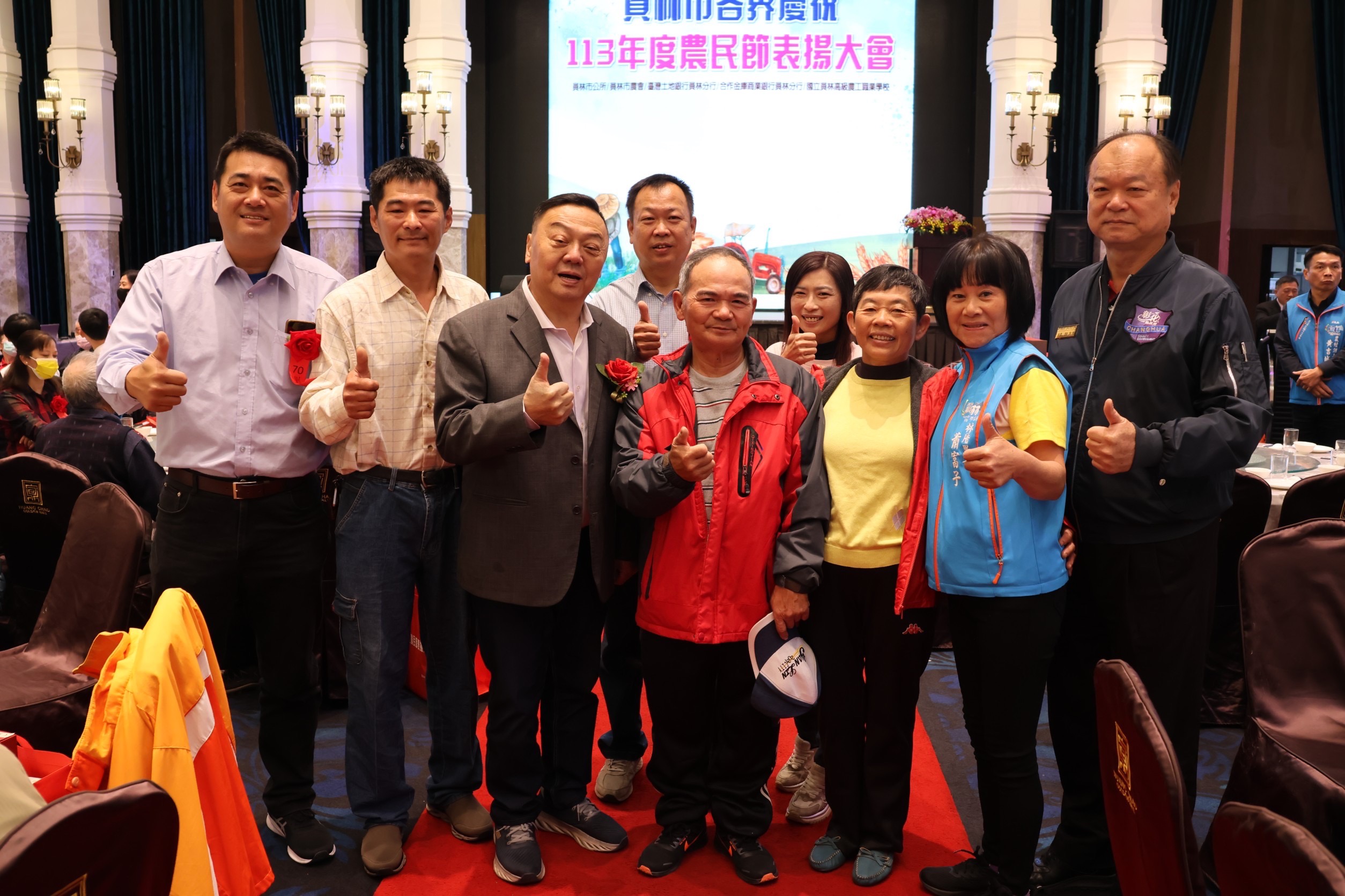 ▲員林市辦理各界慶祝農民節表揚大會，員林市長游振雄、彰化縣長王惠美都一致肯定農民對生產優質農產品及推廣上的貢獻與辛勞。（記者張溎壕攝）