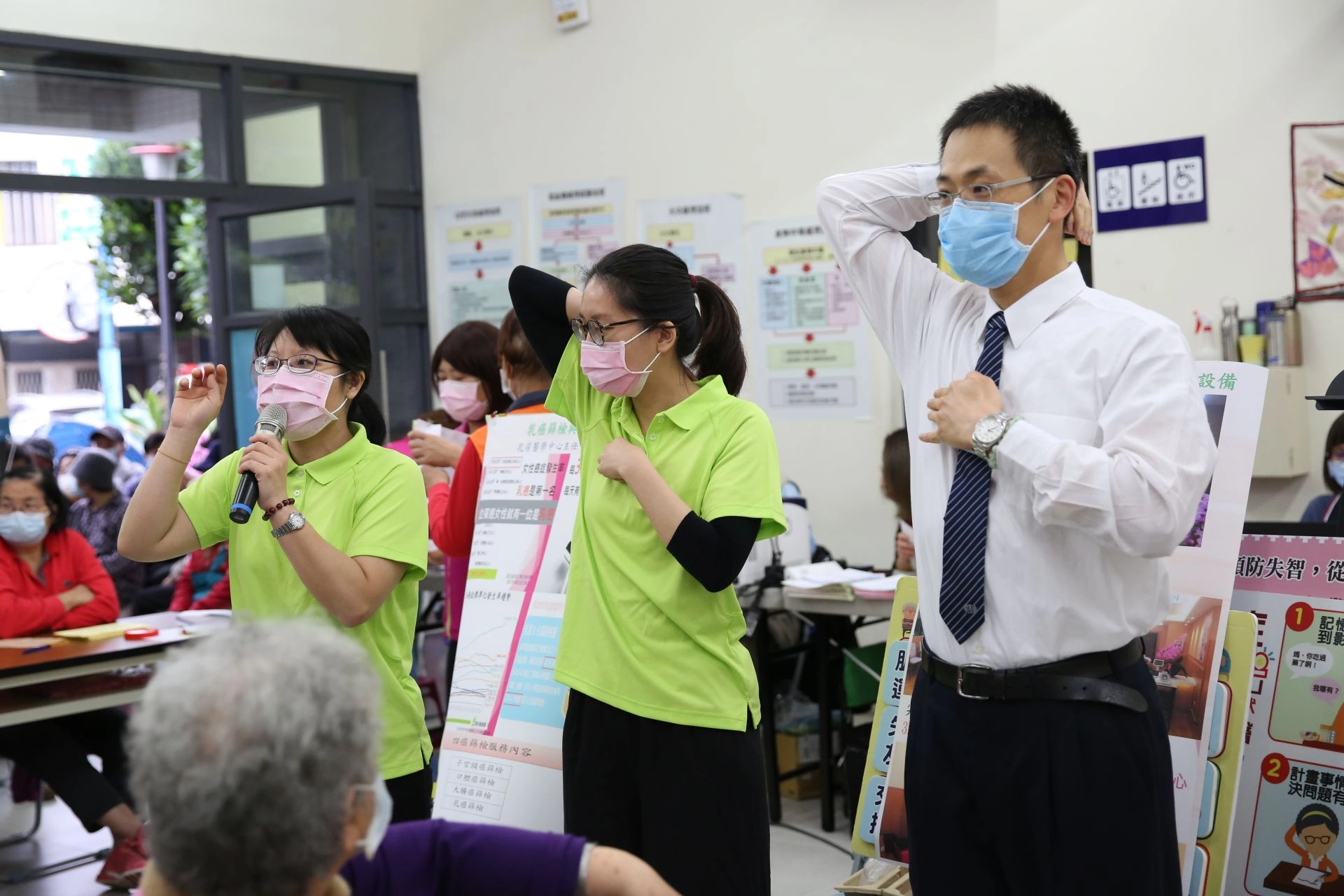 乳醫中心定期舉辦乳癌衛教及乳房攝影、子宮頸抹片等癌篩檢查。