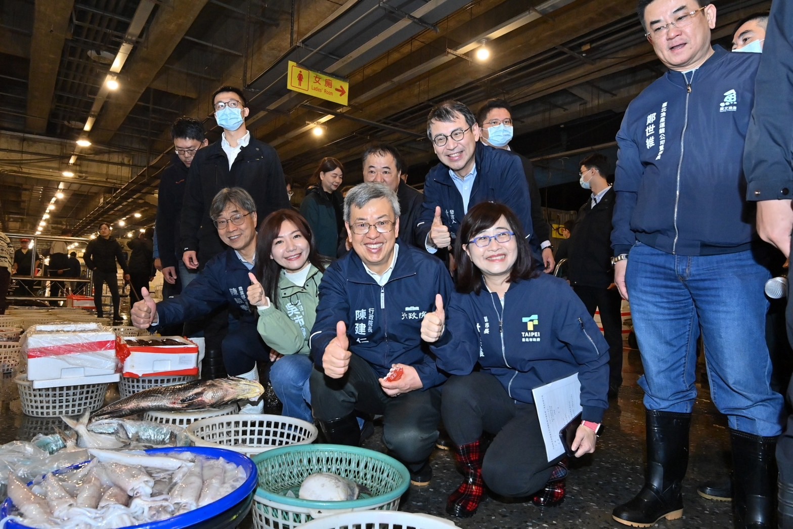 視察春節農漁果菜市場 陳揆感謝業者穩定供應滿足民眾需求