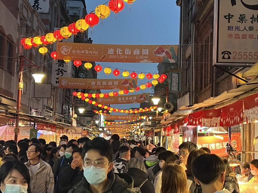 2024迪化街年貨大街遊逛人潮