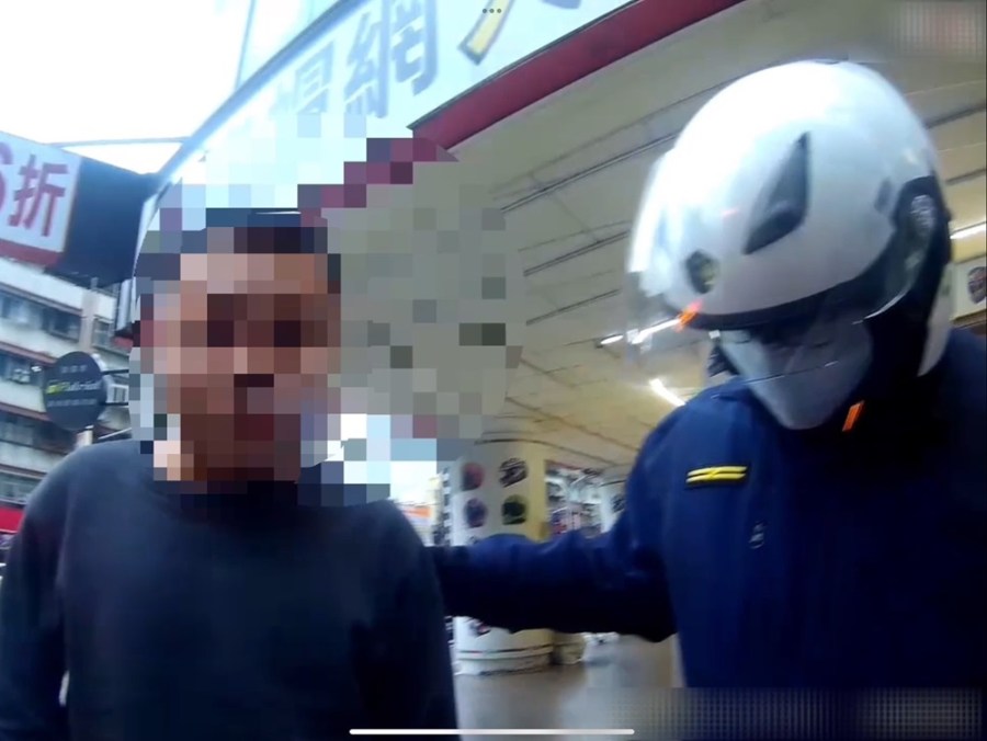 汽車違停機車停等區 K菸丟水溝難逃員警鷹眼 238 cnews204240130a11