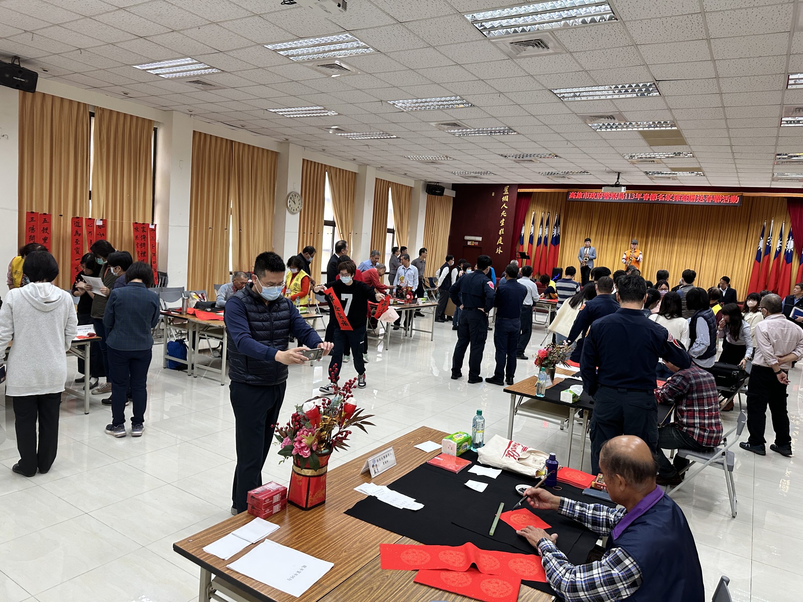 副局長林新晃，也在活動中向各位同仁拜個早年，祝福同仁龍馬精神，萬事如意。〈圖/記者蔡宗武翻攝〉