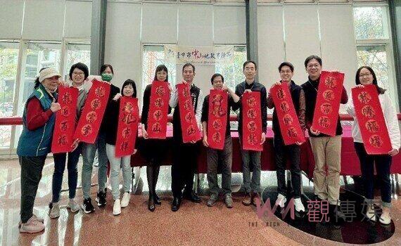 迎春納福過好年!中市中山地所邀名家揮毫贈春聯