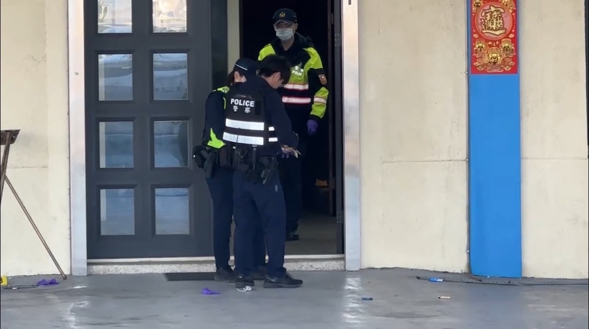 ▲現場員警發現三枚彈殼及一枚彈頭，目前虎尾分局已帶回三名嫌疑人。(民眾提供)
