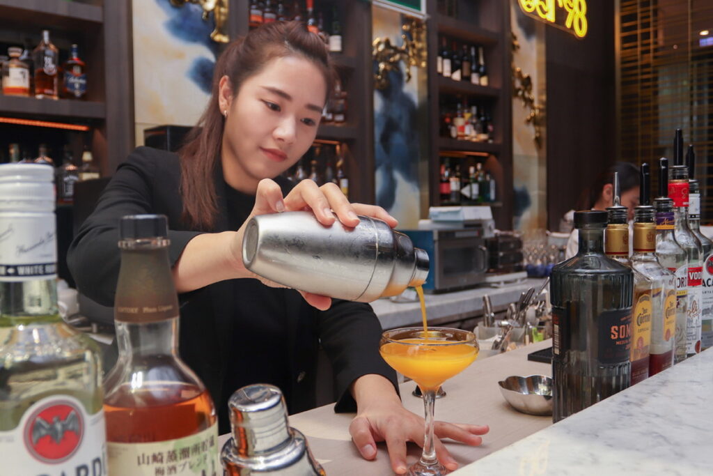 凱撒飯店連鎖：酒吧調酒師