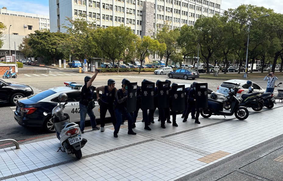 ▲圖說：警方接獲銀行通報後，優勢警力立即集結佈署，並加強攔截圍捕能力 （圖／台中市政府提供）
