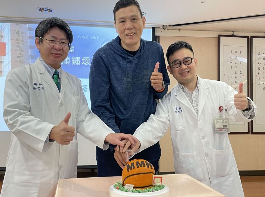 愛打籃球40年膝關節壞光 最慘險換二次人工關節！195壯男「種軟骨」重生 253
