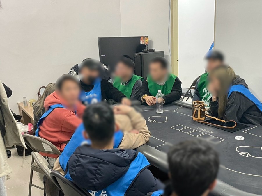 破德州撲克職業賭場 21人就逮查扣近百萬元賭資 238 cnews204240131a02