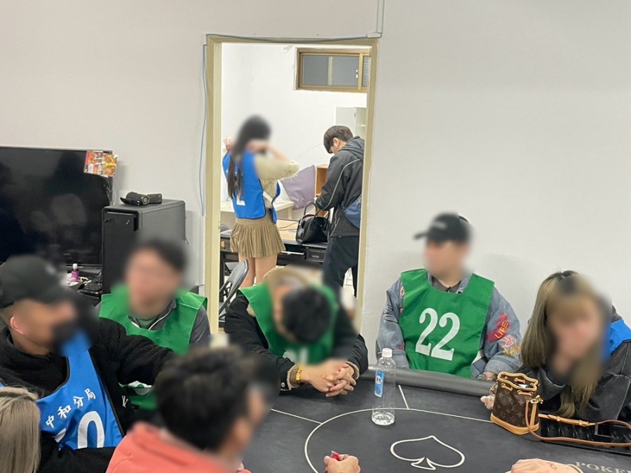 破德州撲克職業賭場 21人就逮查扣近百萬元賭資 240 cnews204240131a03
