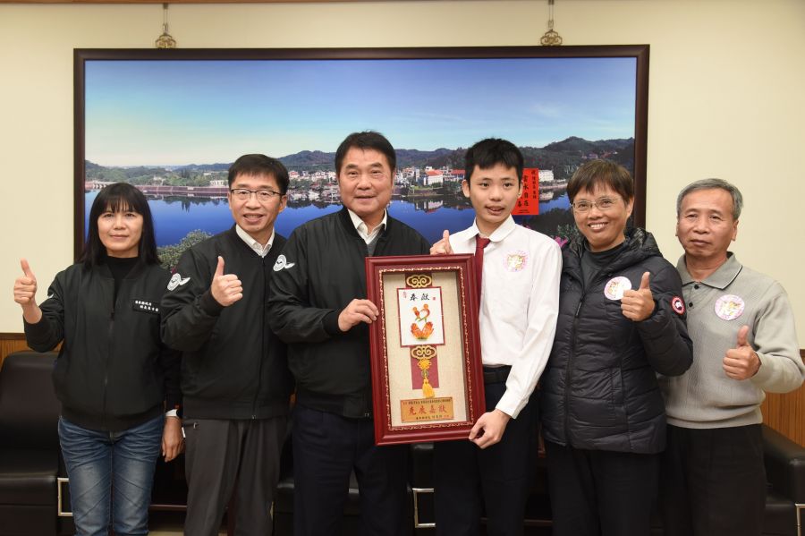 突破有形障礙揮灑出一片天 朱清良、徐敬宗榮獲金鷹獎殊榮