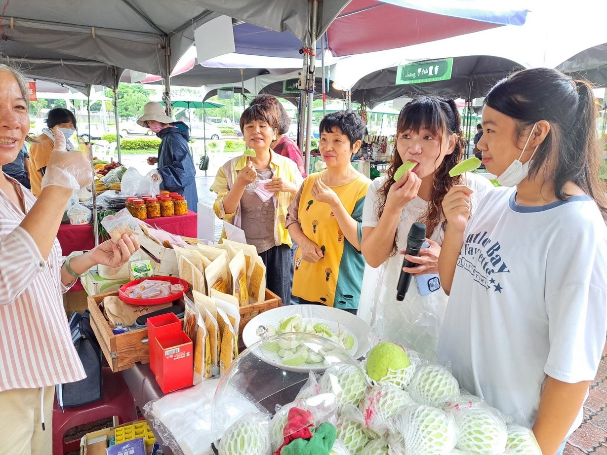 蓮潭小農市集 【龍華富貴攏有春】新春特別活動 蜂蜜醋漬橙蜜香、各式DIY創作任君挑選 高雄百名舞者競藝大PK 有禮有獎有體驗