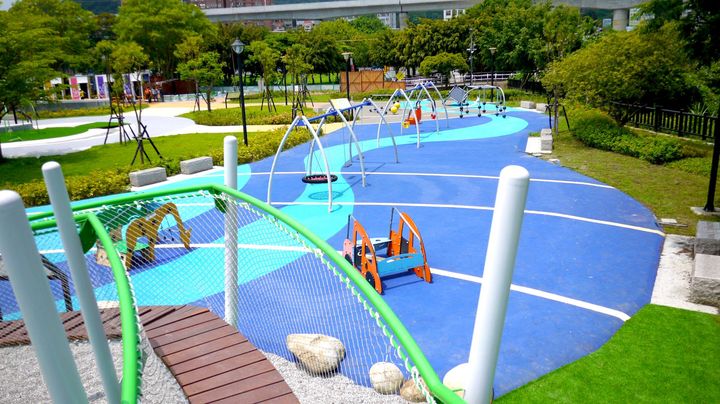 河津櫻也太美!新店陽光運動公園 春櫻粉嫩綻放