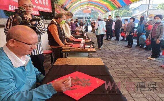 中市議長張清照揮毫親手寫下「龍」字！期許台中經濟龍騰虎躍